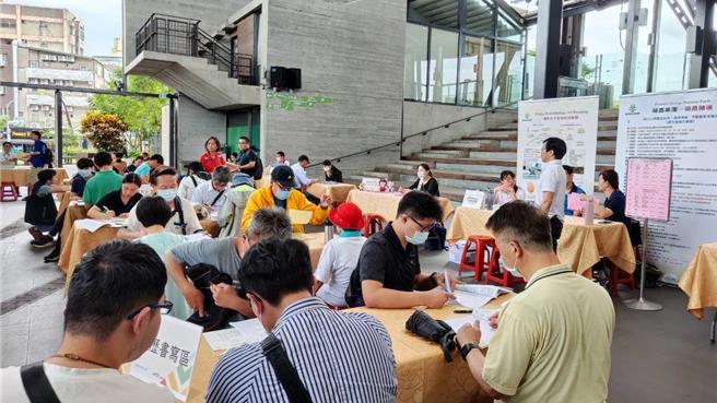 为协助宜兰县中高龄及青年民眾就业，县政府劳工处将于19日上午10时至12时30分在罗东文化工场举办青银联合徵才活动。（宜兰县政府提供／吴佩蓉宜兰传真）