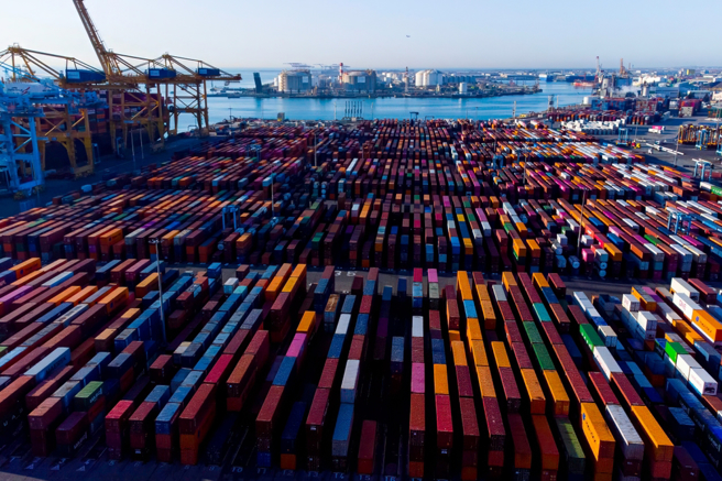 川普祭出關稅措施,對全球各產業造成嚴重衝擊。(示意圖/達志影像/shutterstock)