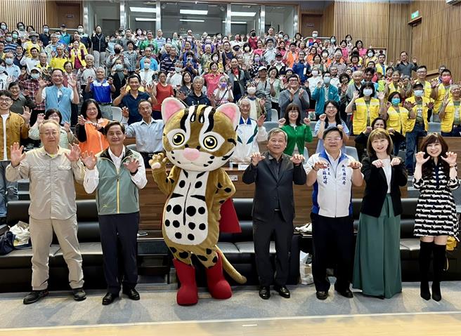 南投县政府等单位16日举行石虎保育成果分享，表扬参加石虎生态服务给付计画的农民、养禽户、社区巡守队。（杨静茹摄）