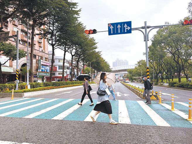 2024年新北市共6260人发生交通事故，有1163位儿童受伤，新北市交通局选定板桥忠孝国中与后埔国小周边、芦洲空中大学2处作为行人友善区。图为示意图。（高钧麟摄）