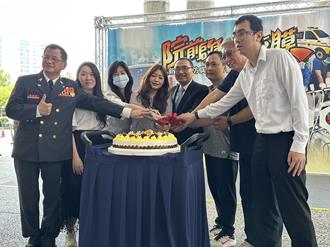 「院前啟動葉克膜」功德無量 侯友宜與3出院患者切重生蛋糕