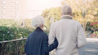 99歲還能走！南投醫院增生醫療 助老翁重拾行動力