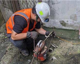 新北汙水接管戶數破百萬 清疏服務提供24小時專線待命