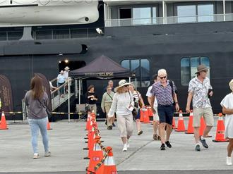 花莲港迎震后首艘国际邮轮 200位欧美游客造访