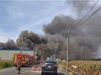 台南食品工廠油鍋起火　濃煙四竄！惡臭遍布西港區