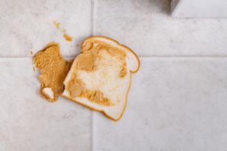 影》食物落地「5秒内捡起来」能吃？专家实验结果太震撼