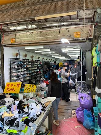 Nike 球鞋只要800元？ 警查獲吳興市場店家販賣仿冒品