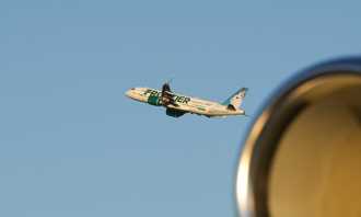 影》美國機瘟燒到境外 廉航空巴A321重落地「機輪消失」