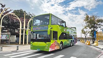 雙層巴士上國道 下半年修法