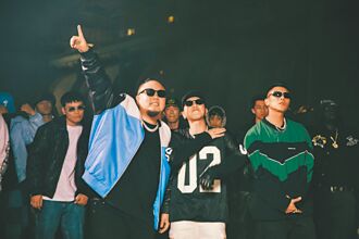 頑童合體開趴嗨喊「兄弟們要進城」