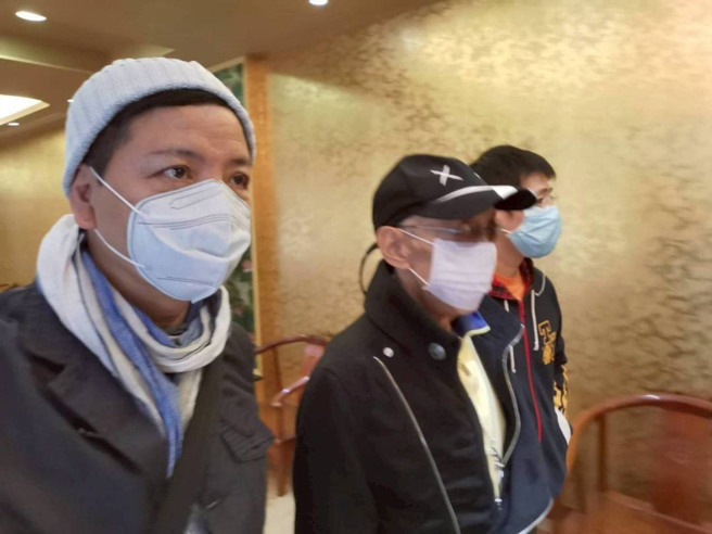 陈凯伦(左)2021年曾为叶天健(中)办了一场别开生面的「生前欢聚会」。（陈凯伦提供）