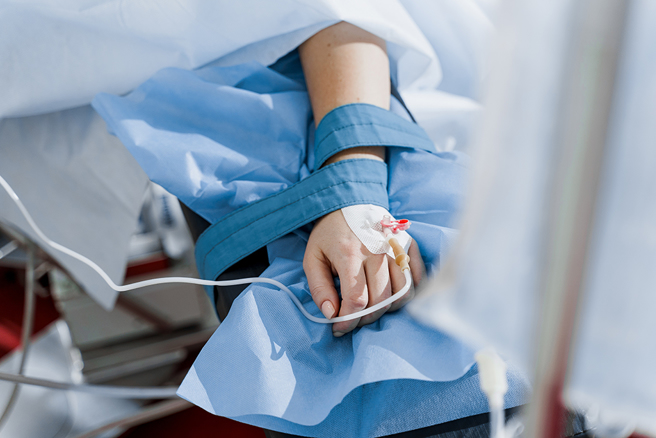 男子发现，原本为阿兹海默症研究而捐出的母亲遗体，竟被用于美国陆军的炸弹测试实验。（示意图：Shutterstock／达志）