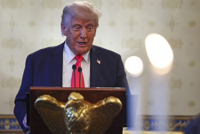 美国总统川普将针对北京的关税提高至高达245％，并要求北京主动寻求协议。(图/美联社)