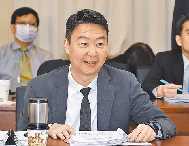 交通部长陈世凯表示，将持续和工会沟通，在高铁、台铁驾驶室装摄影机。（资料照）