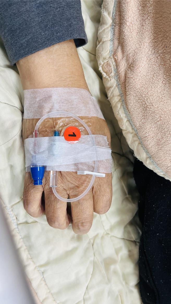 廖峻三度中风正在医院急救。（经纪人提供）