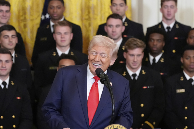 自从美国总统川普发表「解放日」关税演说、引爆全球贸易战已过两周。(图/美联社)