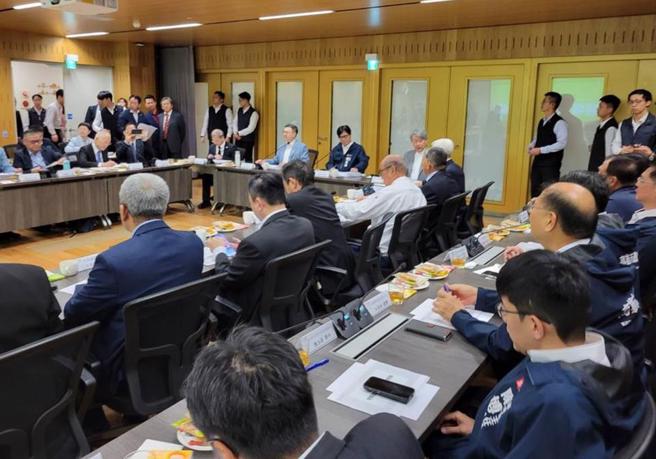 有业者疾呼应指定这90天可适用劳基法天灾、事变或突发状况相关规定。（报系资料照）