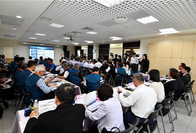 立法院经济委员会今（17）日在彰化芳苑产业园区服务中心举办彰化县产业园区考察座谈会。（彰化县政府提供／叶静美彰化传真）