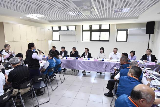 立法院经济委员会今（17）日在彰化芳苑产业园区服务中心举办彰化县产业园区考察座谈会。（彰化县政府提供／叶静美彰化传真）