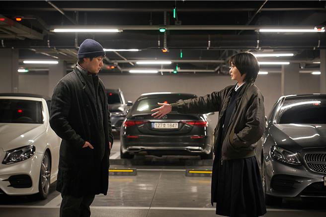 《血謎拼圖》找來金多美（右）搭檔孫錫求。（Disney＋提供）