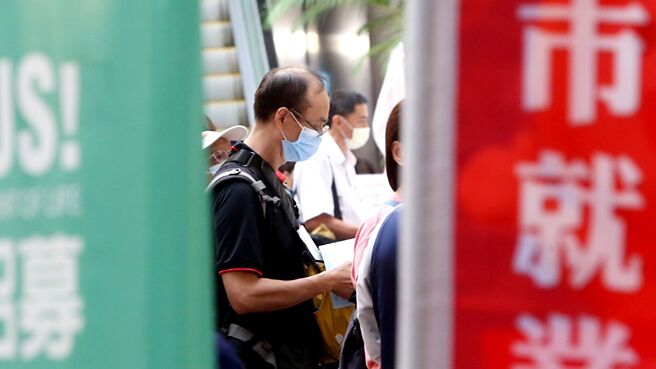 創造高齡友善職場不僅是技術層面的考量，更需要組織文化的轉變，社會文化對「退休」及「勞動參與」的觀念也應調整。圖／本報資料照片