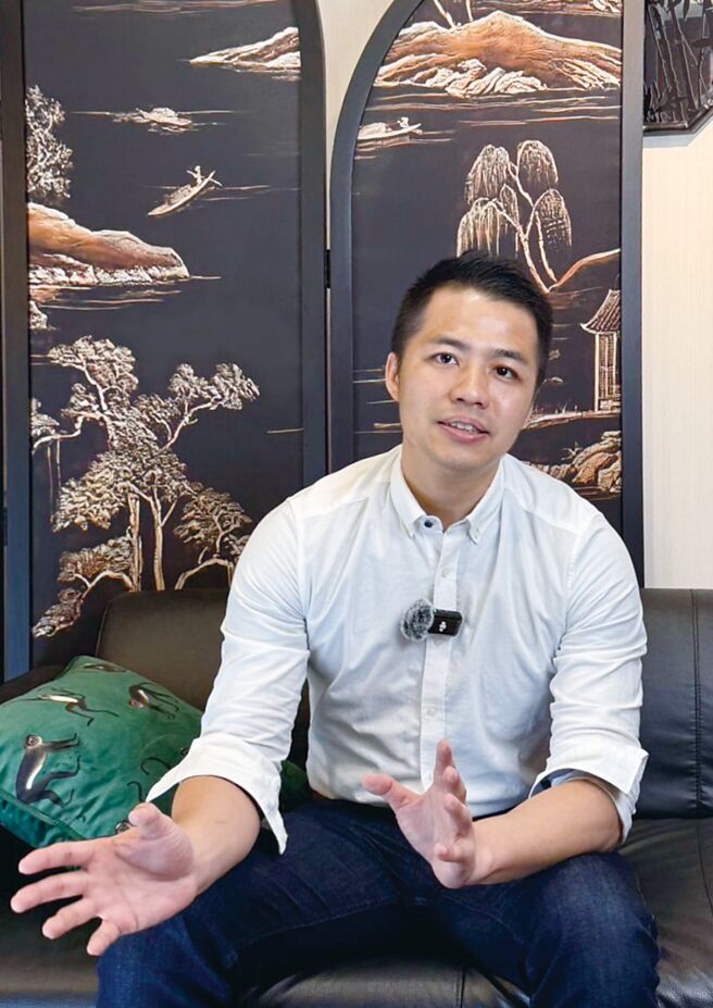 「友善大使」胡毓洛相信企業只要守住對品質的堅持，傳統產業也能擁有世界級的舞台。圖／大地花生工坊提供