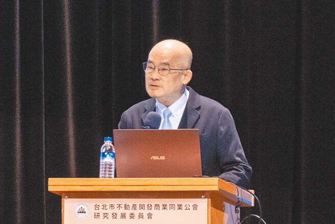 台北市不動產開發公會秘書長于俊明說，受全球經濟波動，建設公司應注意資金控管。（台北市不動產開發公會提供）