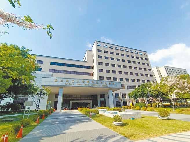 成大医院劳动检查发现聘用长照服务员2、3月薪资给付未达最低工资。（曹婷婷摄）