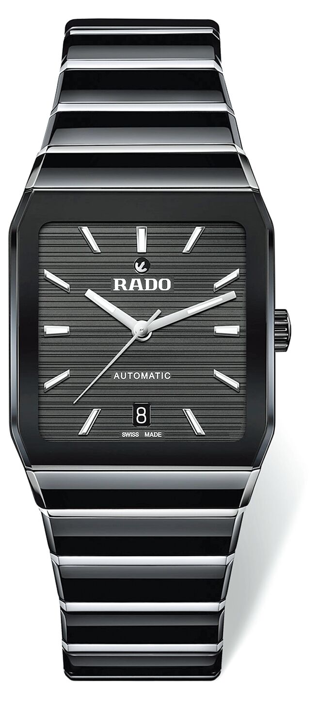 雷達表Anatom系列高科技陶瓷腕表，全黑陶瓷款14萬3600元。（RADO提供）