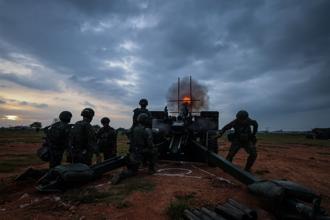 東指部混砲營基地夜間射擊 發揚全天候作戰效能