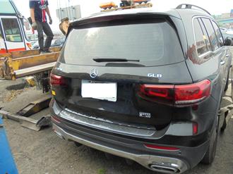 被兒子當人頭欠稅20多萬 賓士車被查封將拍賣