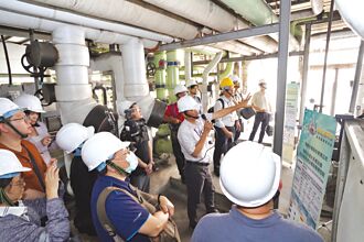 鴻威光電分享節能經驗 百人觀摩