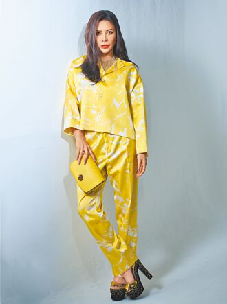 艾怡良率性 華服解鎖性感