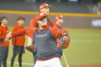 老當益壯專題》1分鐘打卡下班 胡金龍代打神蹟有學問