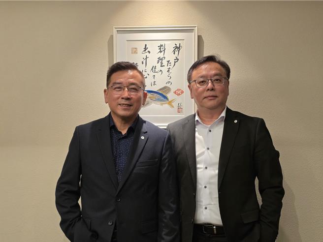 星宇航空策略长刘允富（左）、日本支社长王云翔（右）。（黄琮渊摄）