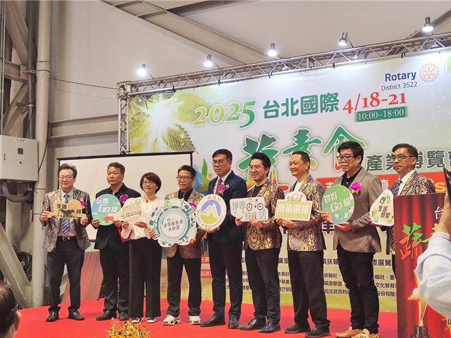 环境部长彭启明18日接受媒体访问时表示，收碳费不会变。（林良齐摄）