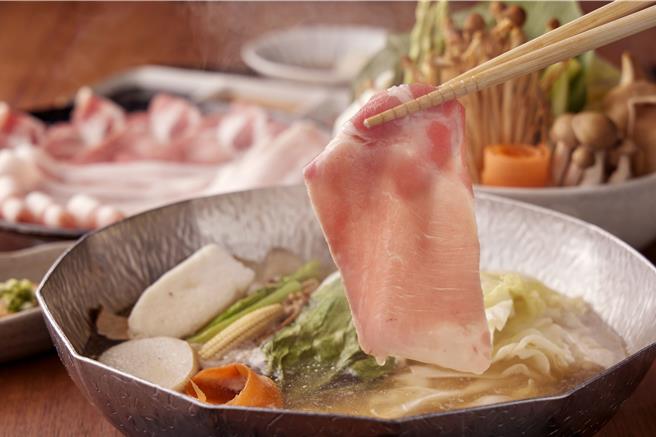 乾杯集團獨步全台引進「芬蘭豬」，於全台13間「黑毛屋」入鍋，民眾可用380元起的親民價格品嘗這來自於北歐的純淨肉品。（圖／乾杯集團）