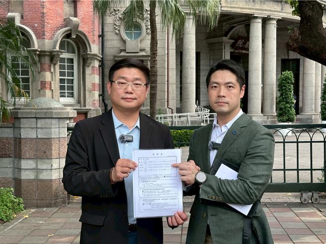 民进党北市议员陈贤蔚18日下午3时至监察院检举，要求监察院依法展开调查并弹劾蒋万安。（台北市议员陈贤蔚提供／张珈瑄台北传真）