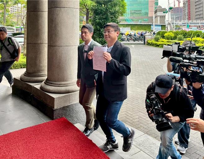 陈贤蔚表示，蒋万安作为首都最高行政首长，竟知法犯法，公开参与违法集会，严重违反法治精神、破坏行政中立原则、丧失市长应有政治诚信。（台北市议员陈贤蔚提供／张珈瑄台北传真）