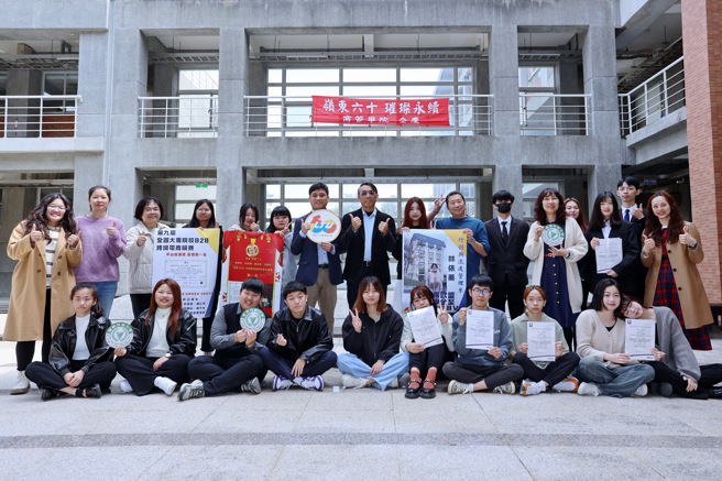 岭东科大商管学院积极辅导学生考取专业证照，提供学生实习、就业与业界衔接，赢在职场起跑点！(照片/岭东科技大学提供)