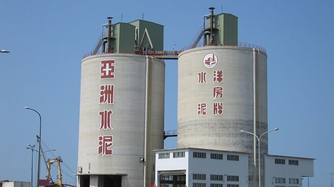 中国大陆水泥市场触底反弹，当地的水泥售价翻升，亚泥（1102）转投资在香港挂牌的亚泥中国（743.HK）发出正面获利预告，今年首季获利人民币308万元，较去年同期亏损人民币1.297亿元，已转亏为盈。图／本报资料照片