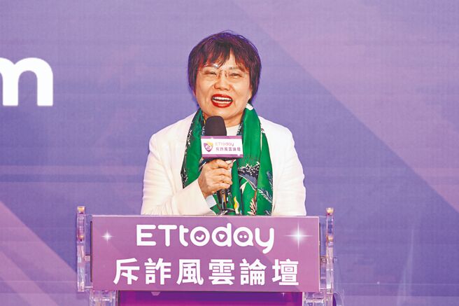 內政部長劉世芳17日強調，大陸人士來台設籍定居者，若不願繳交除籍證明或提出具結證明，「會遭受較大困擾」。（杜宜諳攝）