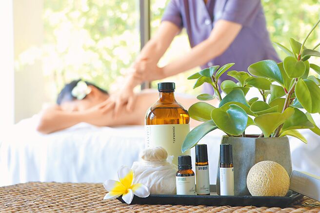 「幸福微笑」住房專案贈送單人60分鐘的深層SPA療程，讓媽媽從身體到心靈全面療癒。（大地酒店提供）