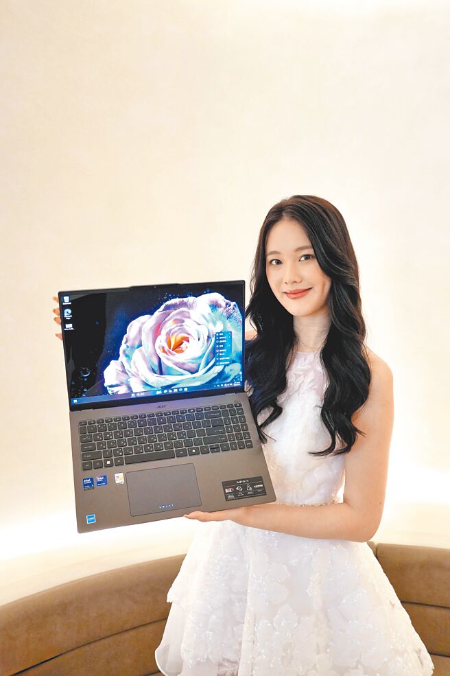 宏碁推出全新AI轻薄笔电Swift系列新品外型与功能兼具。图为Swift Go 16，售价4万2900元起。（古明弘摄）