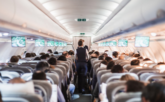 資深空服員喊「機上2飲料」別碰 茶、咖啡也不要喝