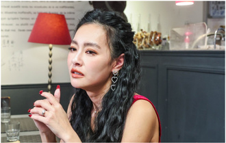 王思佳風波後首露面！被問老公嚴肅回應了