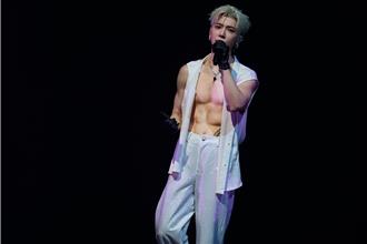 Bii毕书尽健身有成脱了！  6块大肌肌全都露嗨翻北流