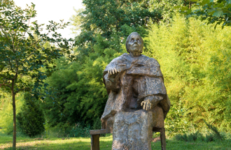 盲眼龍婆預言又中 稱今年「經濟災難席捲全球」：是人類沒落開端