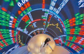 16檔消費降級受惠股 出列