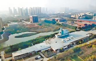 武漢航母樓大改建 露新艦雛型